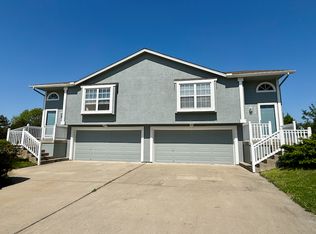 228 SW Chartwell Cir, Lees Summit, MO 64082