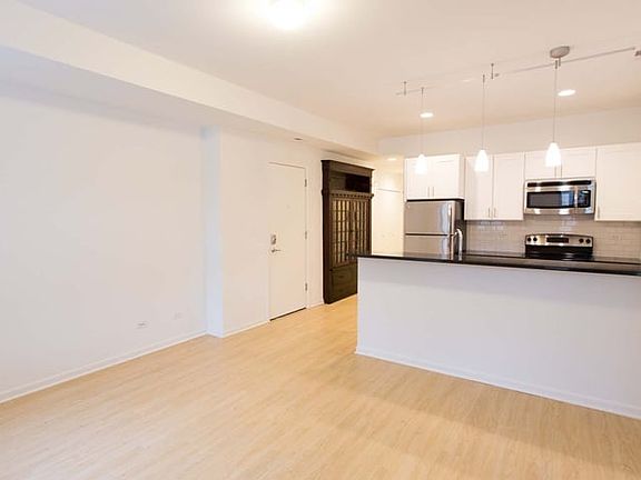 3rd image of 5557-59 S University Ave #6314474