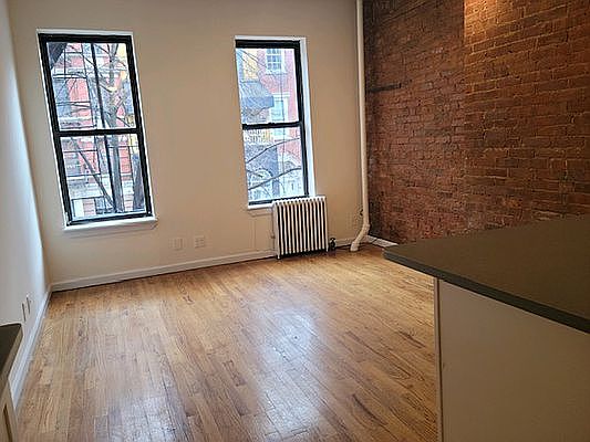 1st image of 7 Saint Marks Pl APT 6