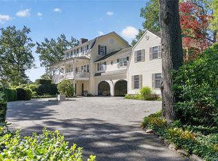 10 Holden Ln, Bayville, NY 11709