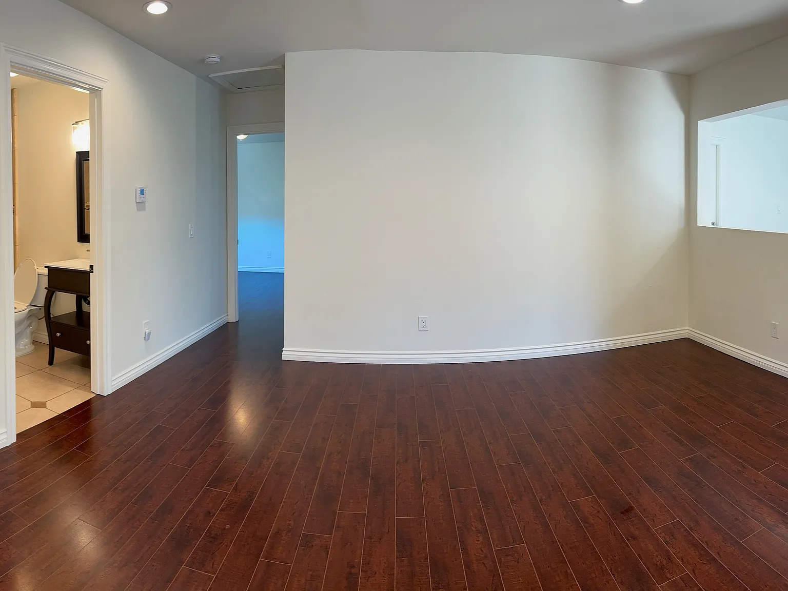 24224 Victory Blvd — Photo 3