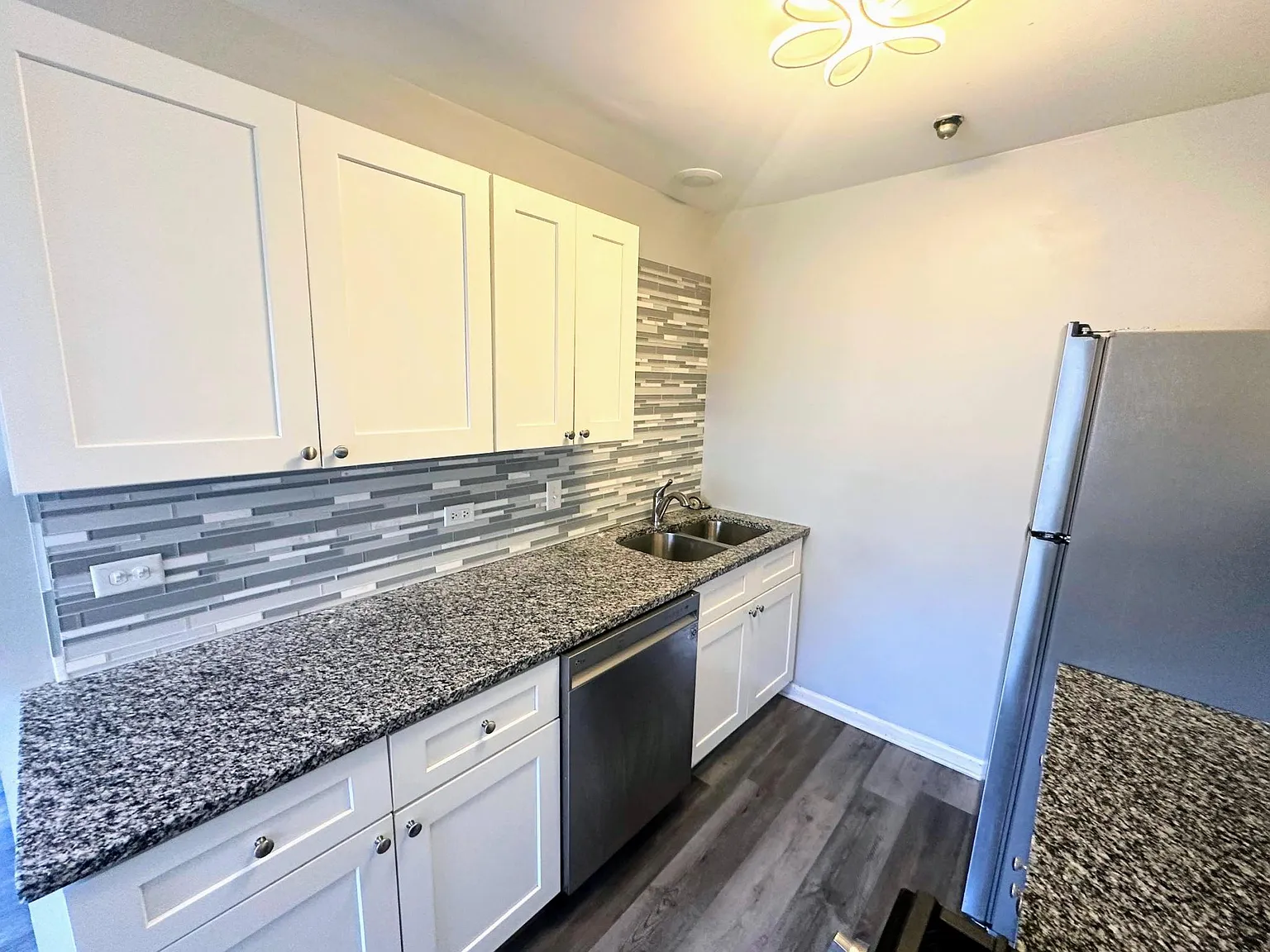 4 bed, 1600 sqft, $2,600 — Photo 3