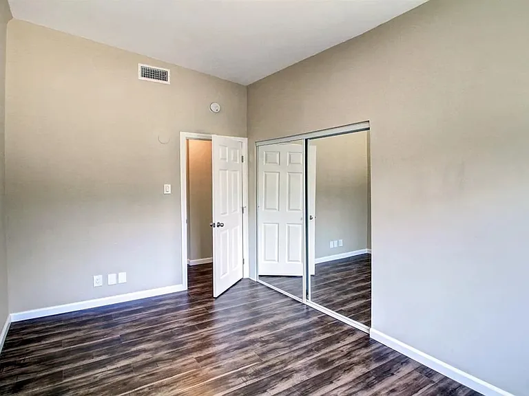 7831 Geyser Ave — Photo 9