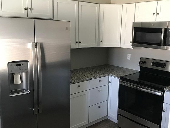 3rd image of 435 E Woodlawn Pl