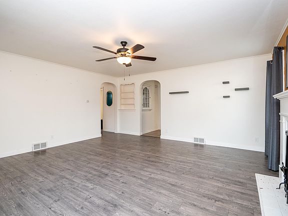 5th image of 2507 W Moss Ave