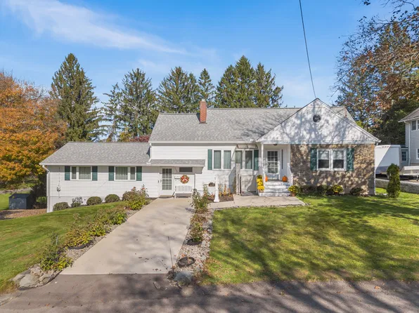 3509 Stratford Dr, Vestal, NY 13850