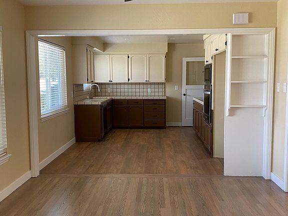 3rd image of 4130 Golf Dr