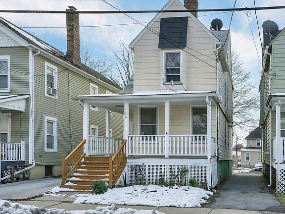 3rd image of 22 Grant St