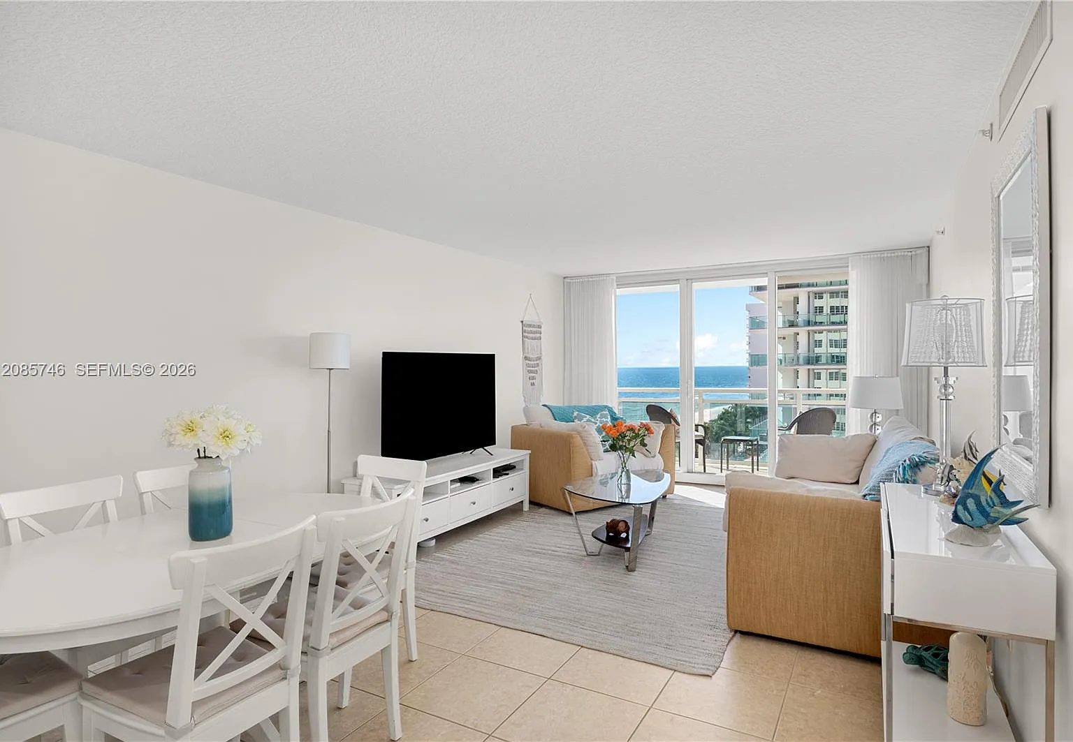 The Collins Condo — Photo 4