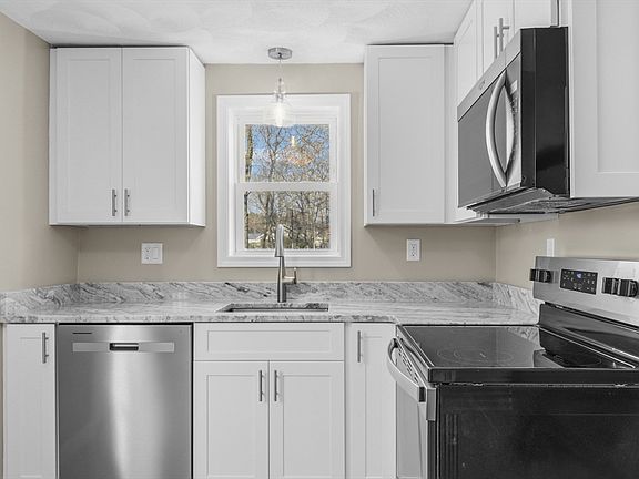 5th image of 246 Winthrop St