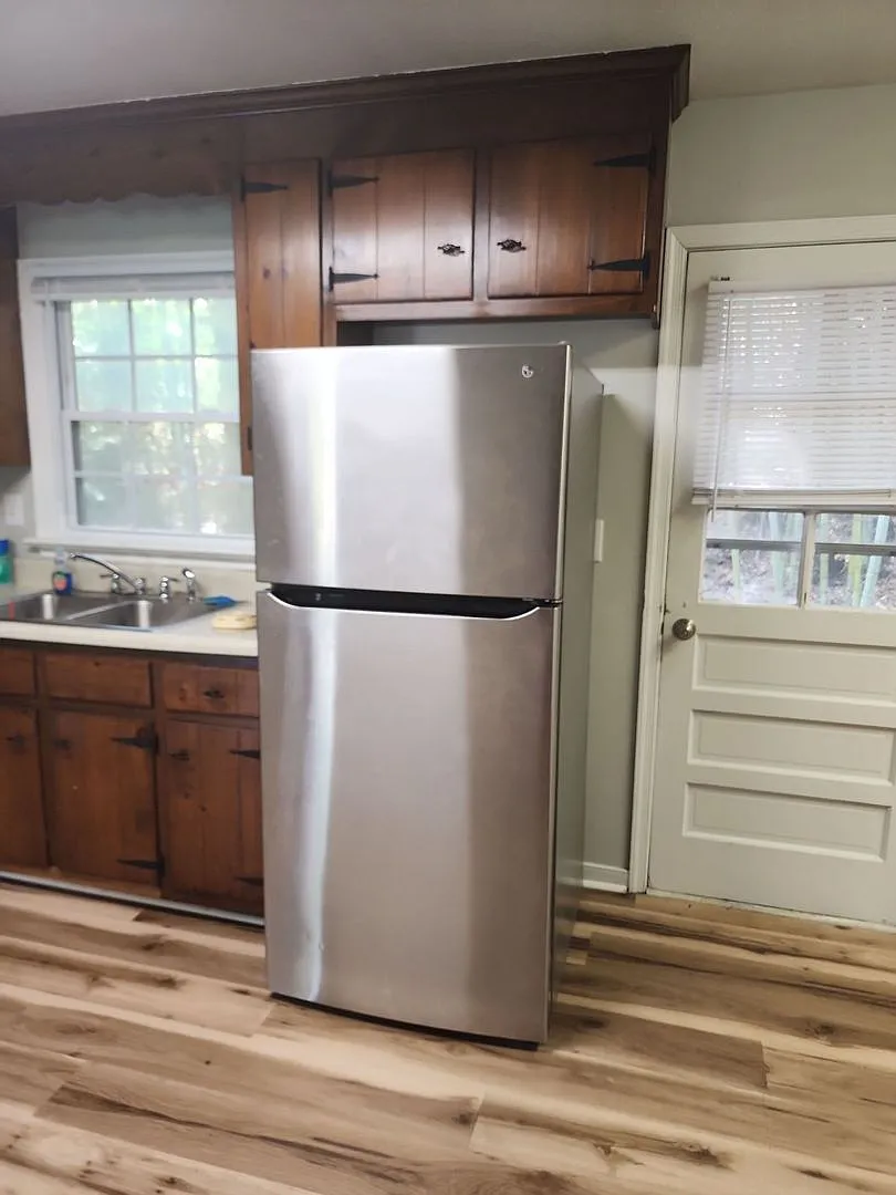 Coming Soon! Charming 3-Bedroom Home in Woodhaven Shores! — Photo 4