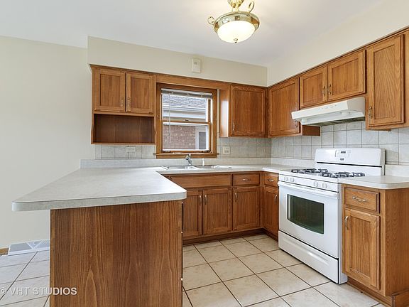 3rd image of 7526 W Carmen Ave