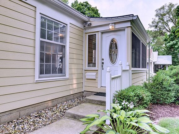 2nd image of 5928 Primrose Ave