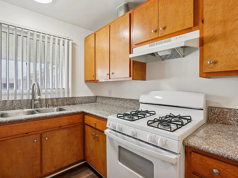 821 E Pine — Photo 37