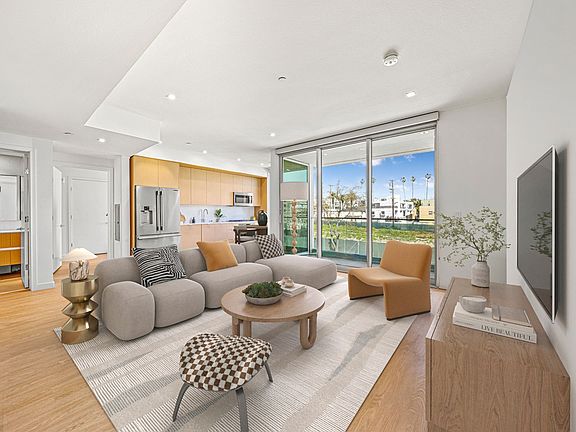 3rd image of 1550 Lincoln Blvd #321