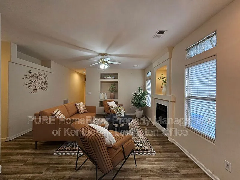 3 bed, 2.0 bath, 1428 sqft, $1,895 — Photo 2