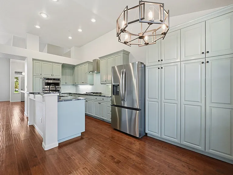1439 Gordon Dr — Photo 18
