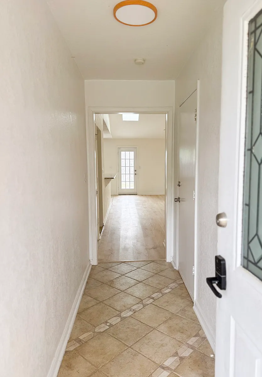 Front Entryway - 1729 Pebble Pl