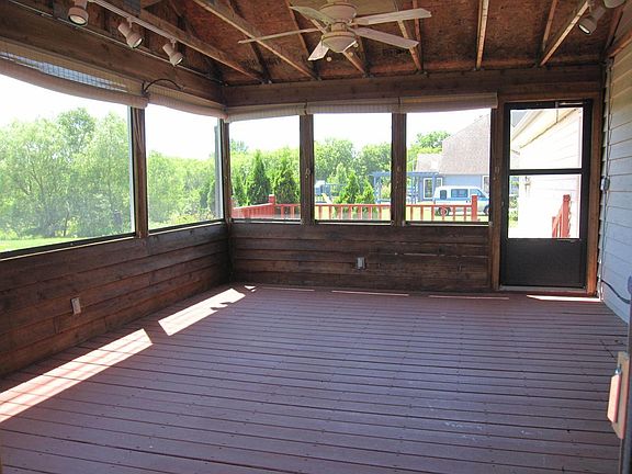 Screened in porch