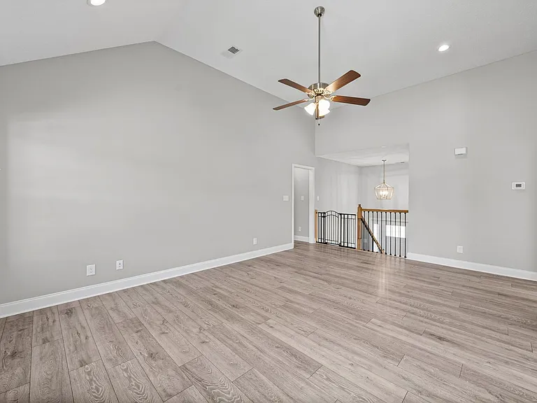 169 Bonnell Dr — Photo 6
