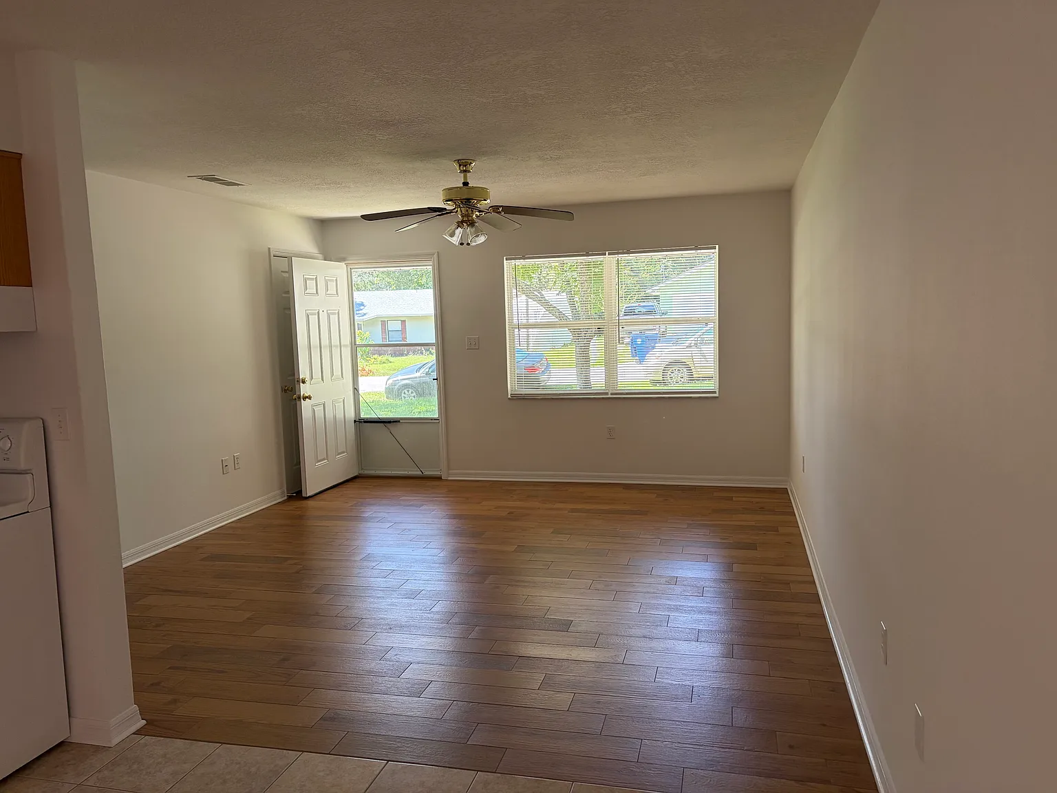 3 bed, 1053 sqft, $1,995 — Photo 1