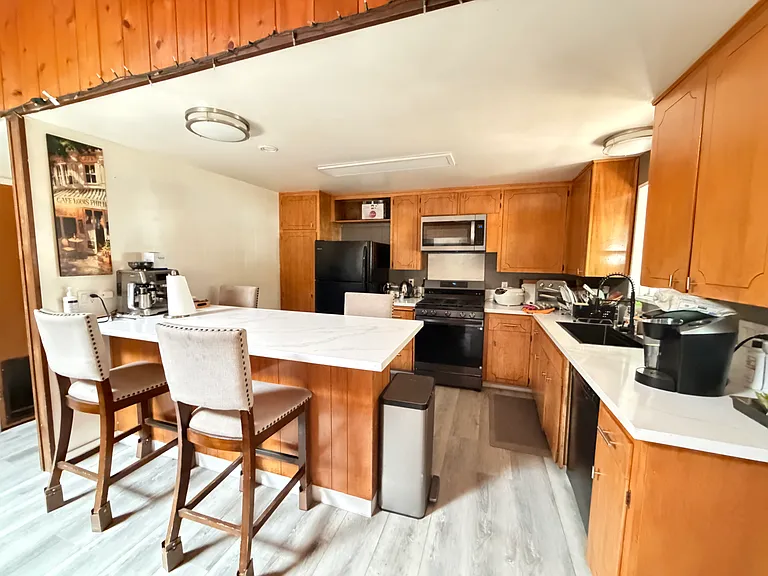 Kitchen with eat at island
