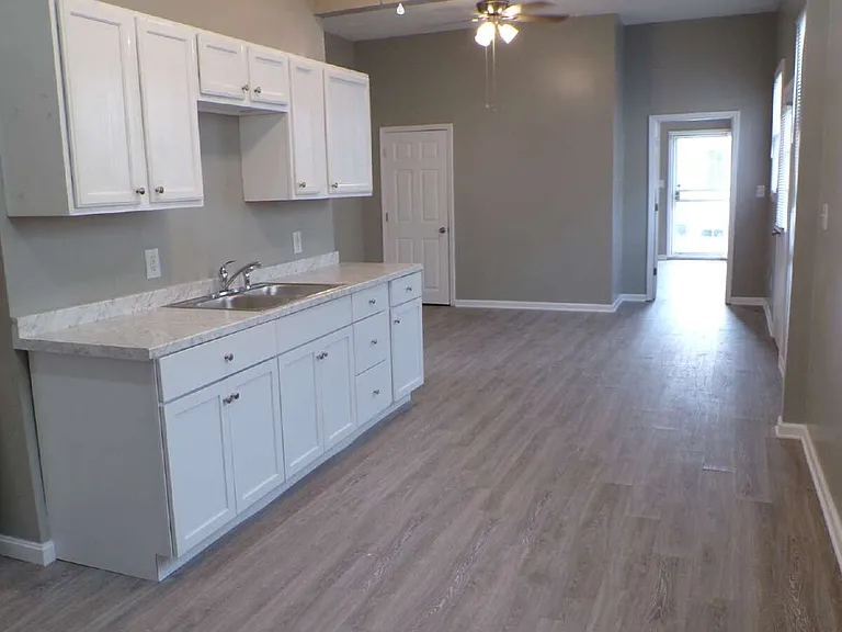 2508 Elliott Ave — Photo 8