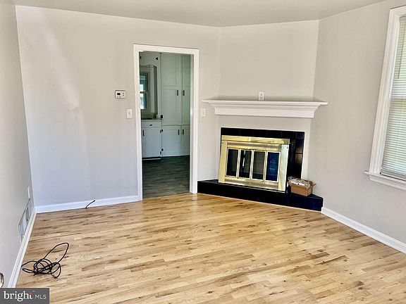 5th image of 141 E Orange St