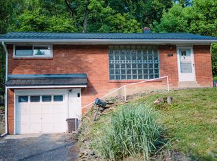 428 Collins Dr, Pittsburgh, PA 15235