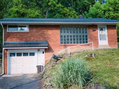 428 Collins Dr, Pittsburgh, PA, 15235