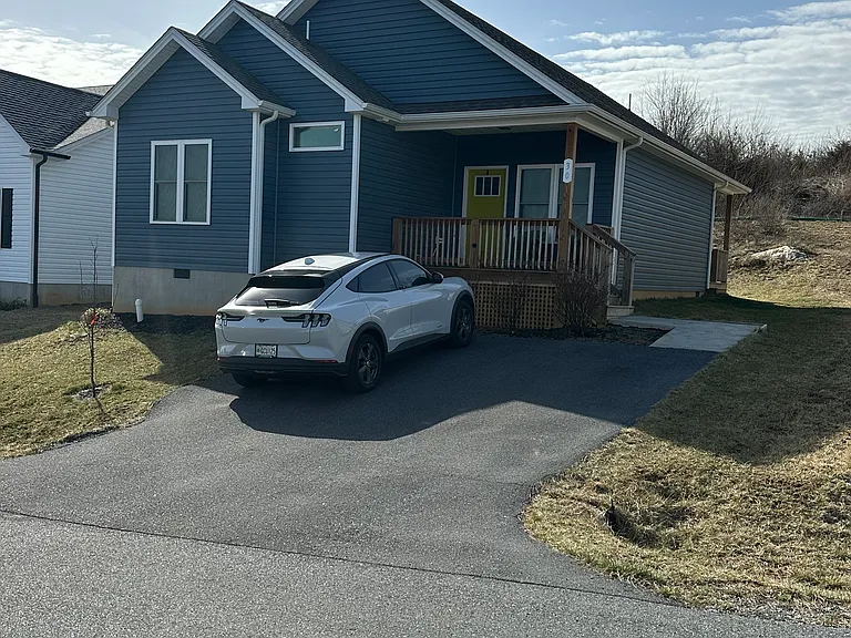 30 Triple Crown Dr — Photo 4