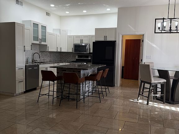 5th image of 7437 Saratoga Ln
