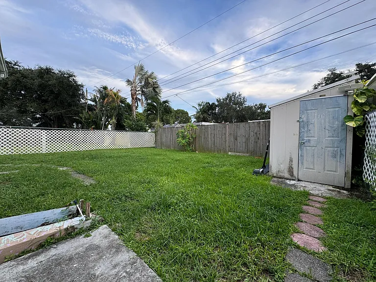9422 SW 51st St #1-2 — Photo 24
