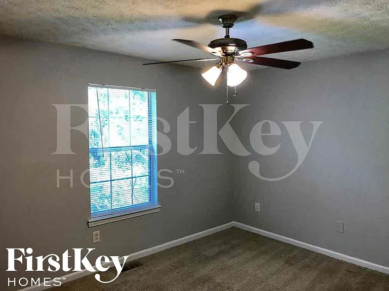 5623 Crystal Hl — Photo 14
