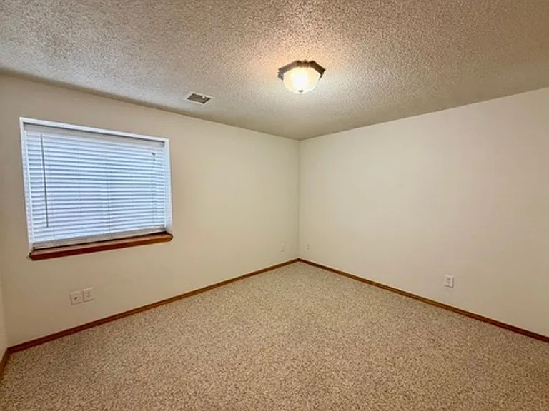 2315 N Brandon Cir — Photo 18