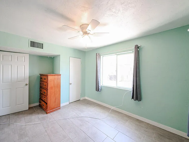 2217 E Harvard St — Photo 16