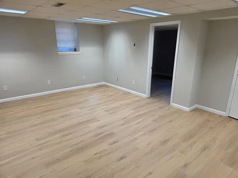 318 Old Spring Ct — Photo 4