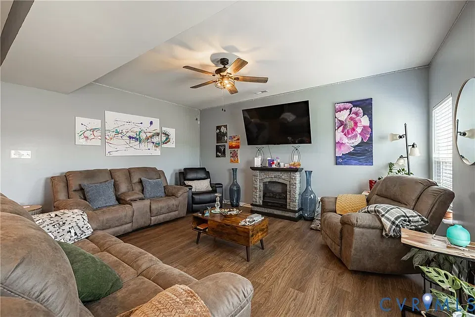 3 bed, 2.5 bath, 1868 sqft, $2,300 — Photo 4