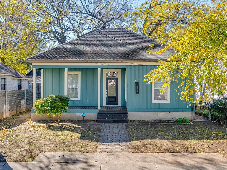 1303 Canterbury St — Photo 1