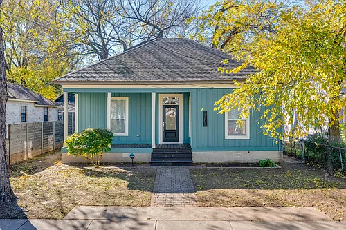 1303 Canterbury St Photo 1