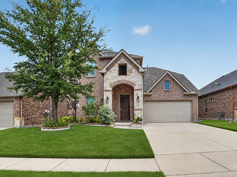 10712 Troutt Dr — Photo 1