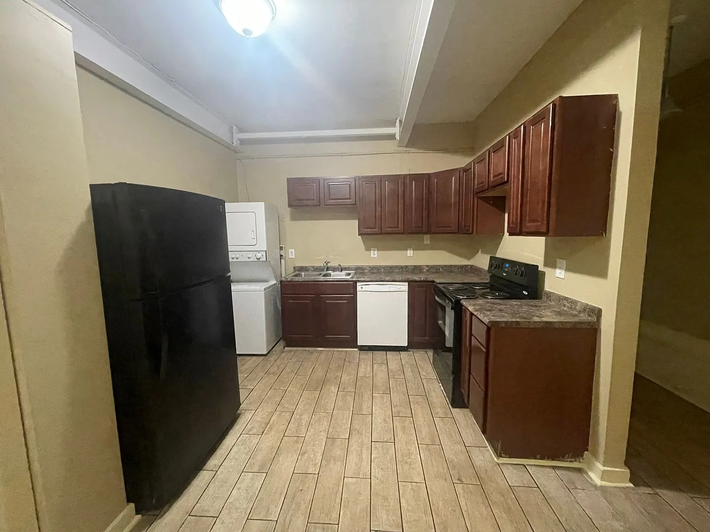 Adorable 2 Bedroom 1 Bath Apartment.Located in the Cotswold Area — Photo 4
