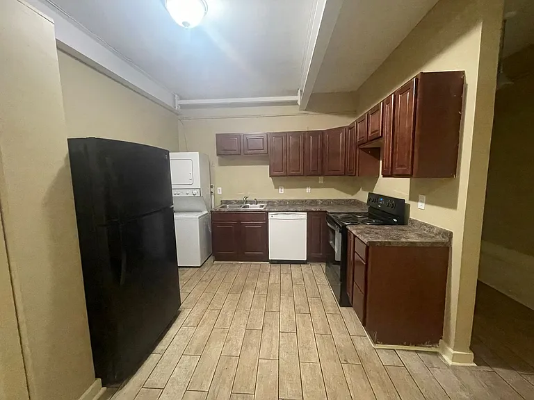 929 McAlway Rd #B — Photo 4