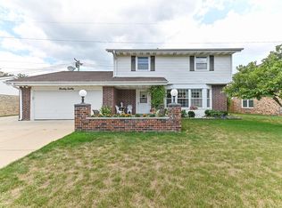 3040 N Fairwood Ct, Wauwatosa, WI 53222