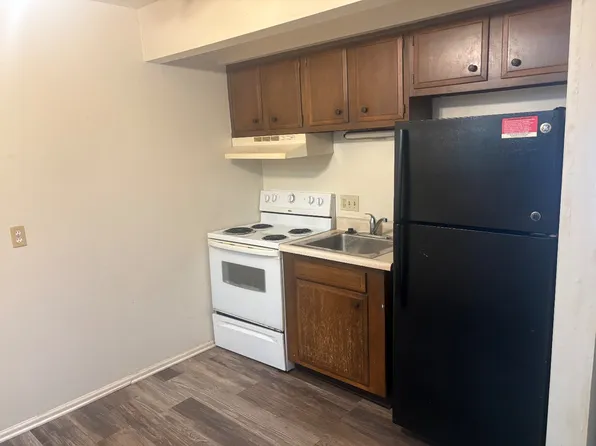 325 W High St APT 8, Oxford, OH 45056