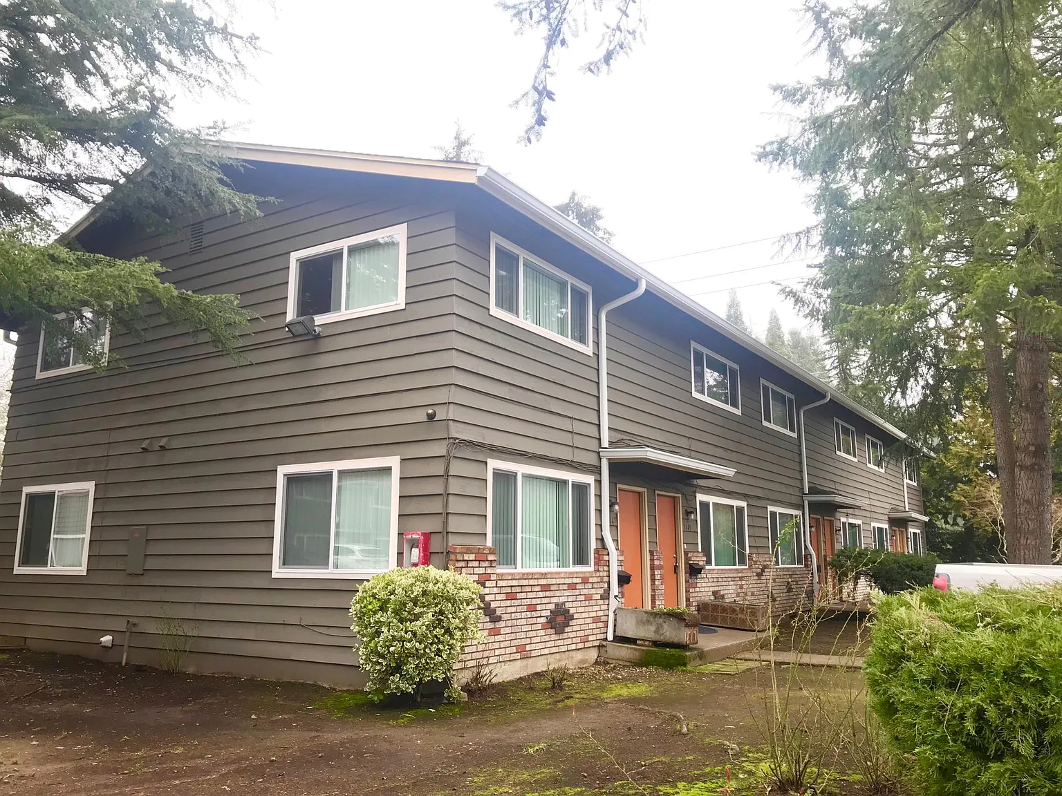 Valley Oaks Apartments — Photo 1