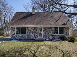 147 Willow Dr, Hartland, WI 53029