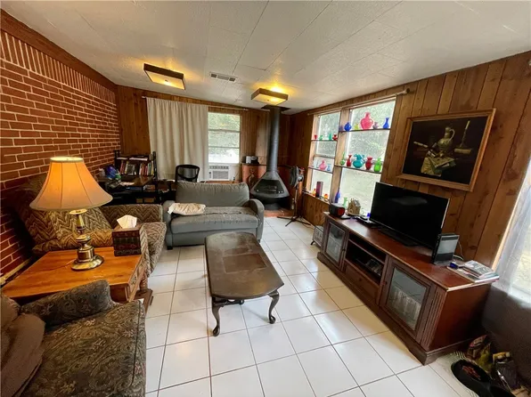 23 Eden Rock Ln, Hilltop Lakes, TX 77871