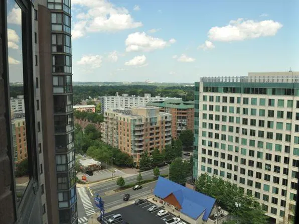 900 N Stafford St, Arlington, VA