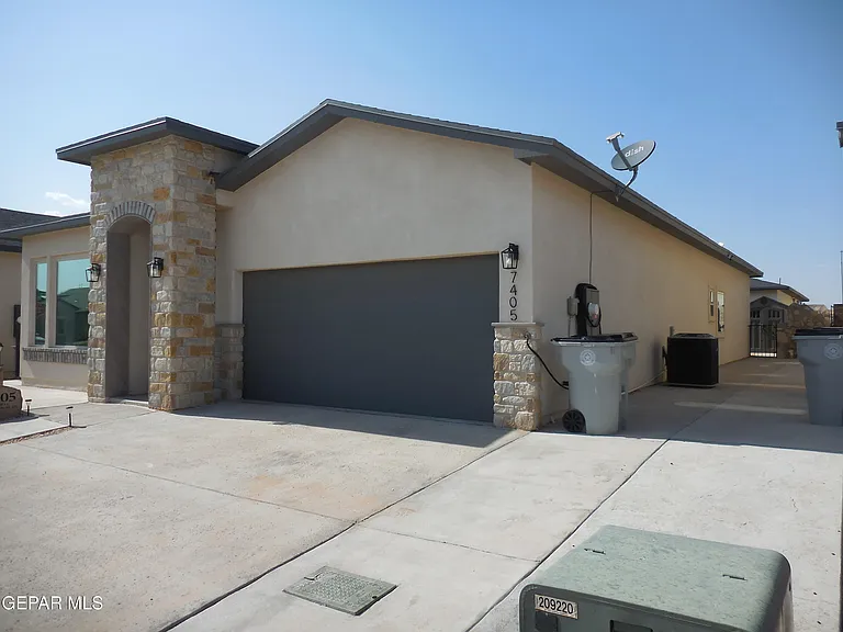 7405 Norte Portugal Ln — Photo 3